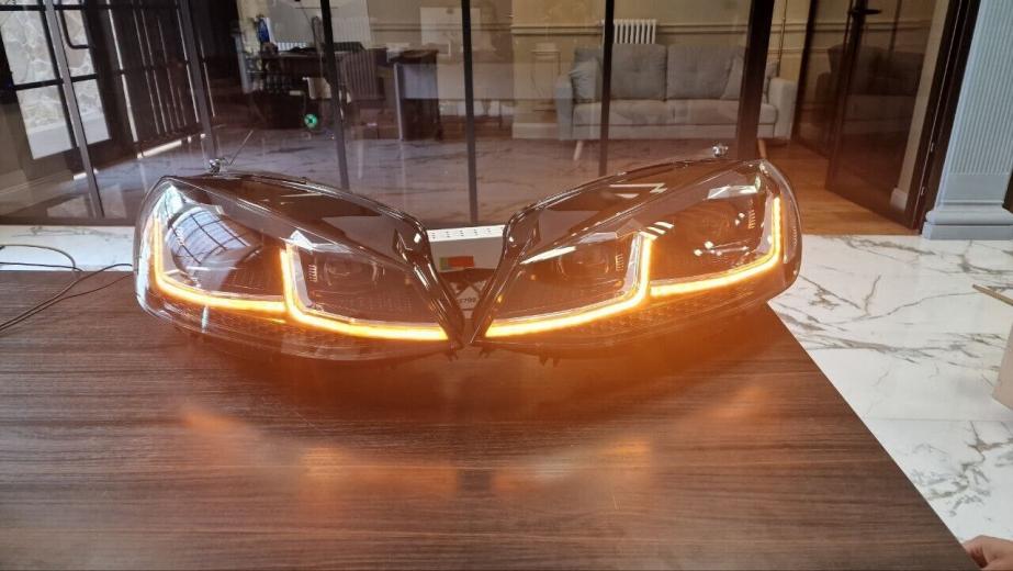FARI ANTERIORI ADATTI PER VW GOLF 7/7.5 2017-2020 LOOK RLINE LED DINAMICI