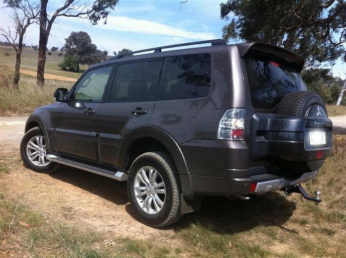 MITSUBISHI PAJERO 2006-2014 SPOILER POSTERIORE SUL TETTO LOOK SPORTIVO